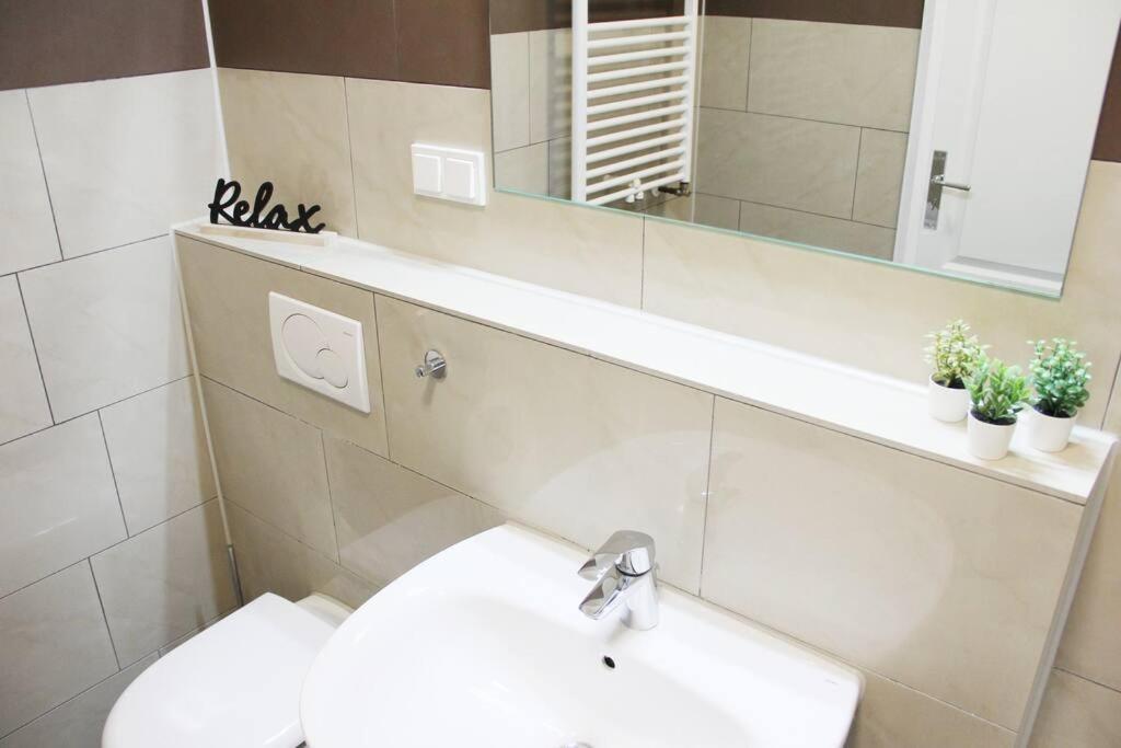 Secret Hideaways Wood Lodge Mit Kinderzimmer Messe L City L Flughafen L Hbf Duisburgo Esterno foto